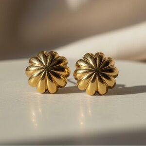 Vintage Gold Button Stud Earrings Scalloped Retro Jewelry